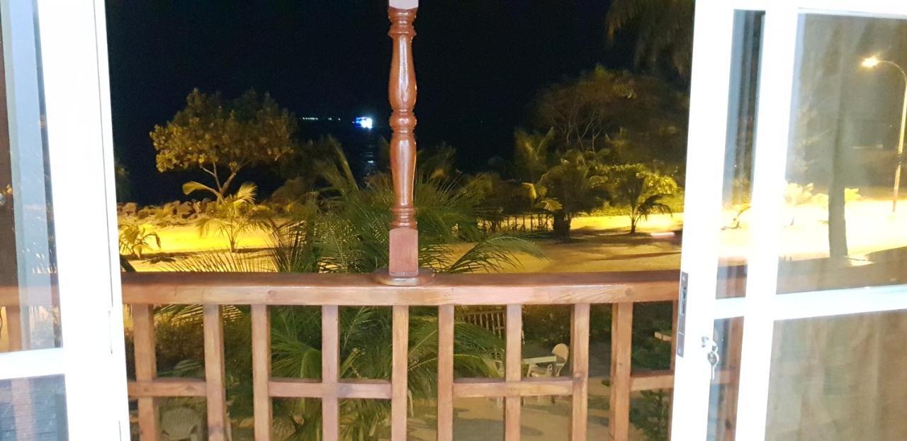 Arora Inn Maafushi Exterior foto